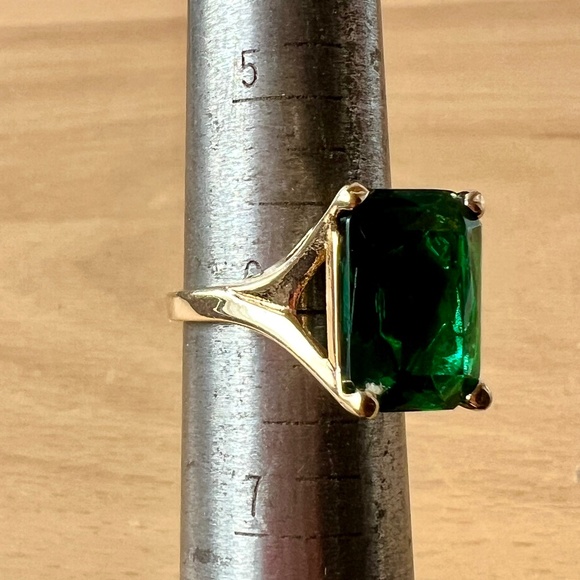 LARGE EMERALD CUT VIVID GREEN COLOR PASTE GLASS RING 18K GE STATEMENT ENGAGEMENT - Picture 6 of 16